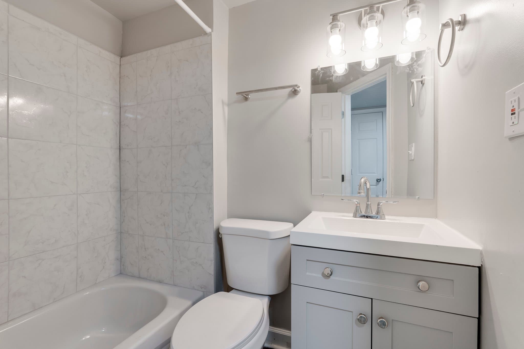 Washington Condo: 3016 30th St SE