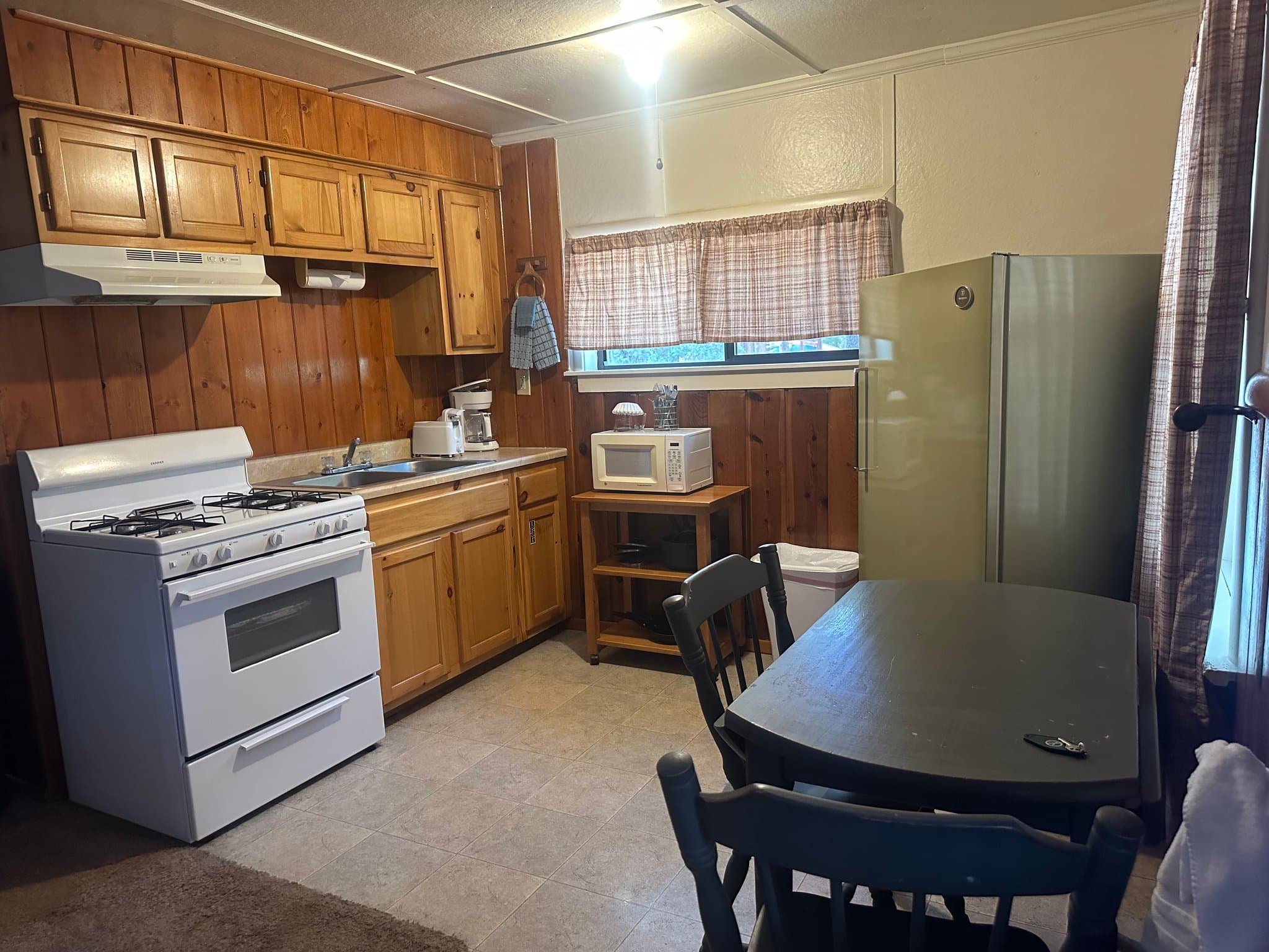 Pinetop House: 237 E White Mountain Blvd