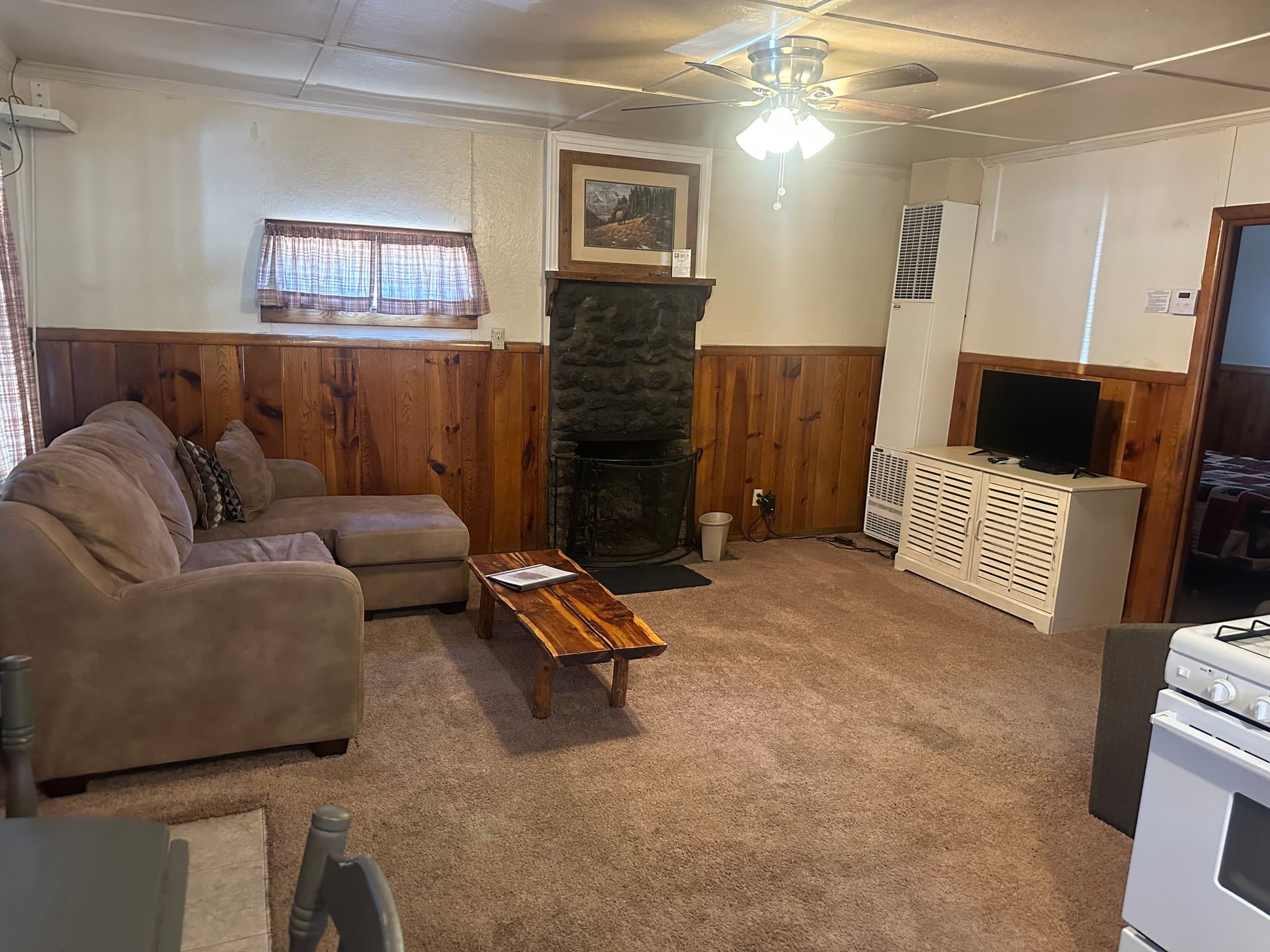 Pinetop House: 237 E White Mountain Blvd