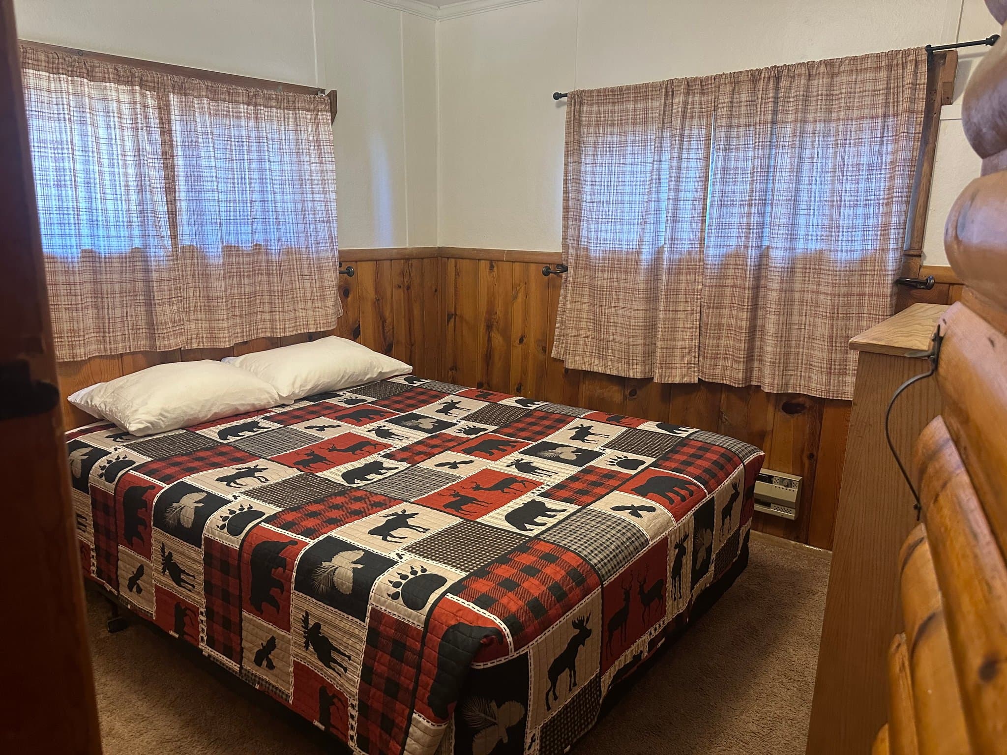 Pinetop House: 237 E White Mountain Blvd