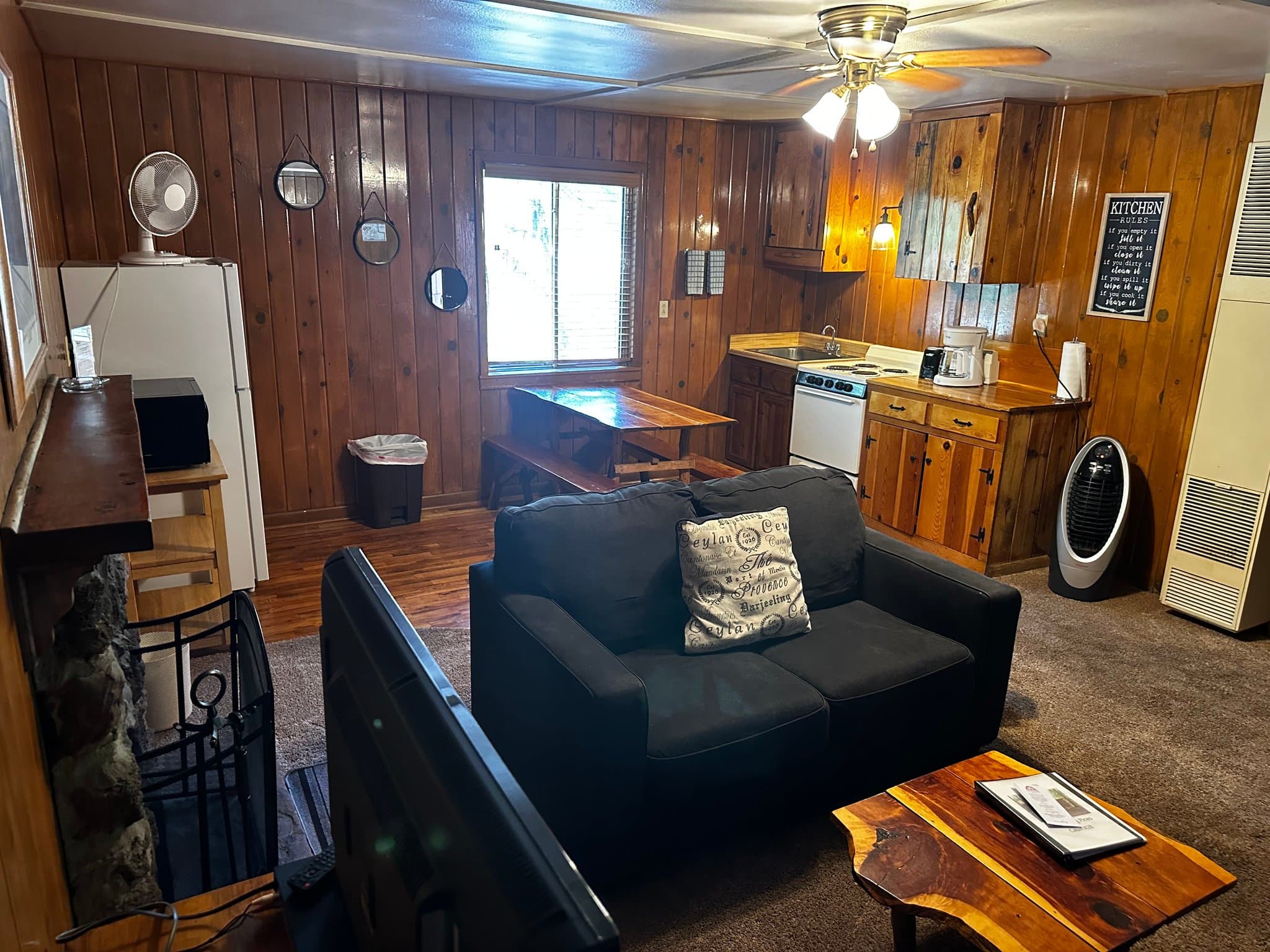 Pinetop House: 237 White Mountain Blvd