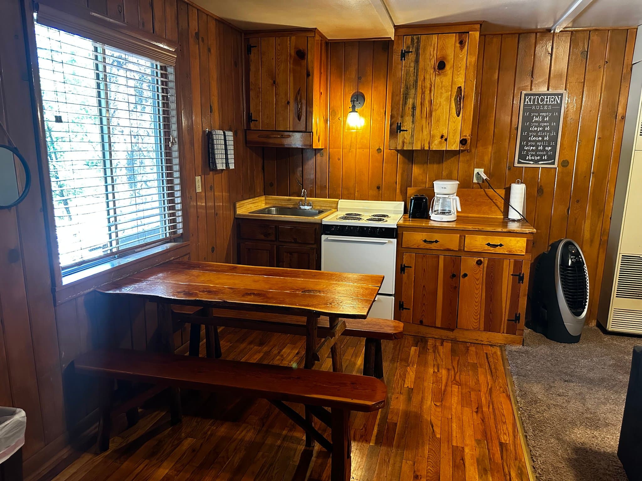 Pinetop House: 237 White Mountain Blvd