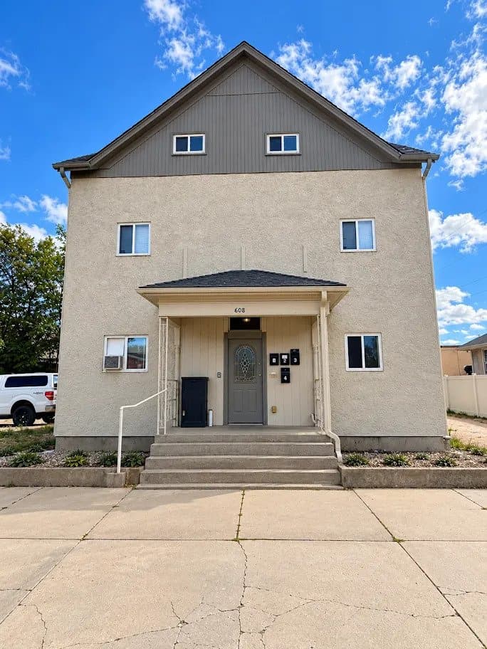 Pueblo House: 608 Baystate Ave