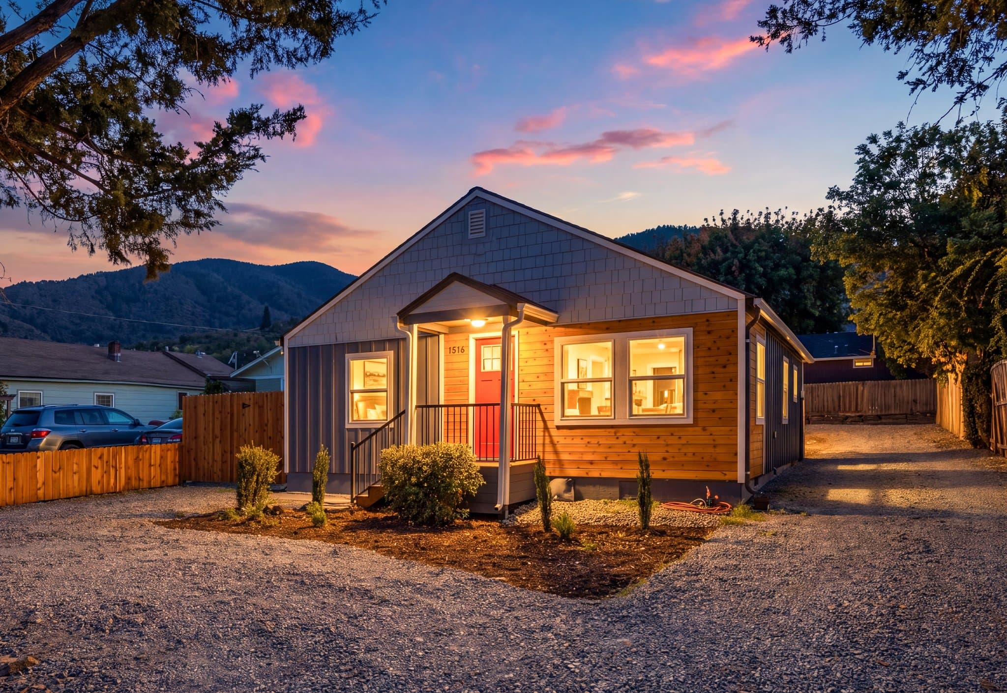 Talent House: 1516 Talent Ave