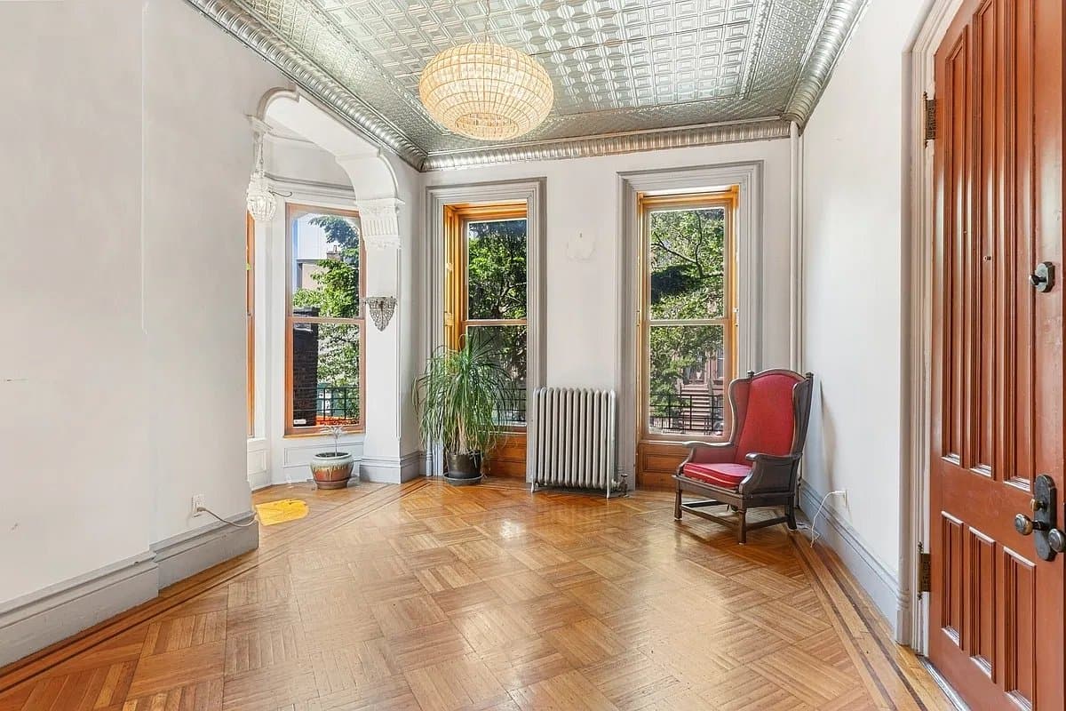 Brooklyn Multiplex: 18 Herkimer Street, apt 1