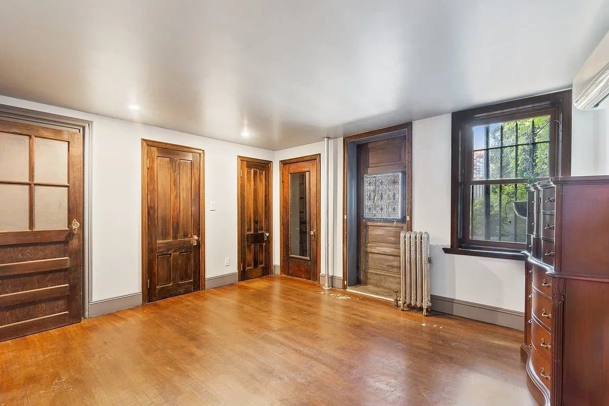Brooklyn Multiplex: 18 Herkimer Street, apt 1