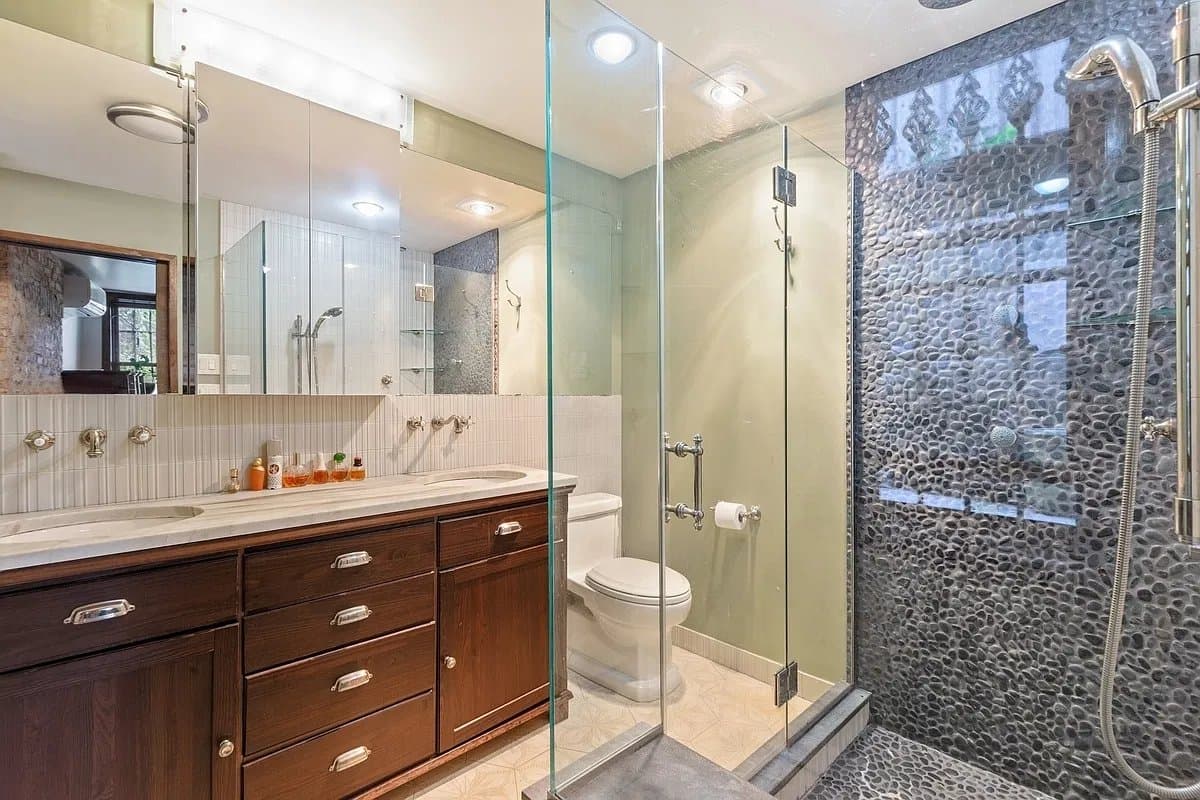 Brooklyn Multiplex: 18 Herkimer Street, apt 1