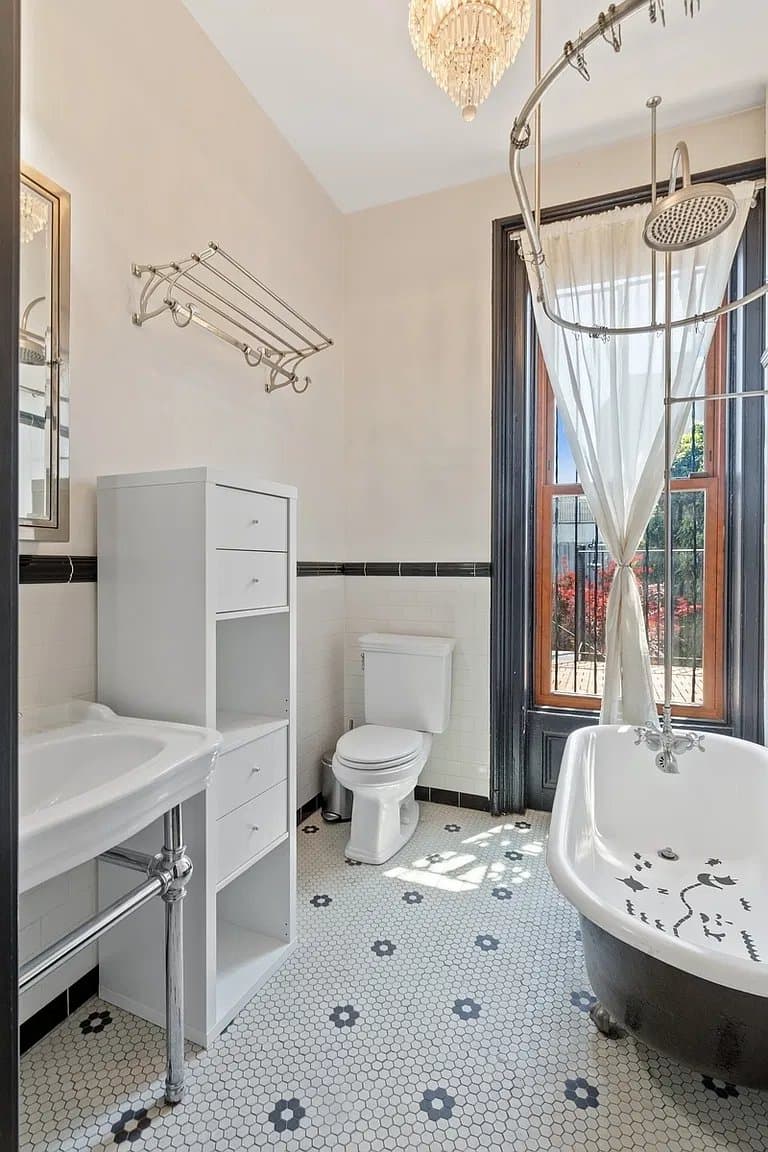 Brooklyn Multiplex: 18 Herkimer Street, apt 1