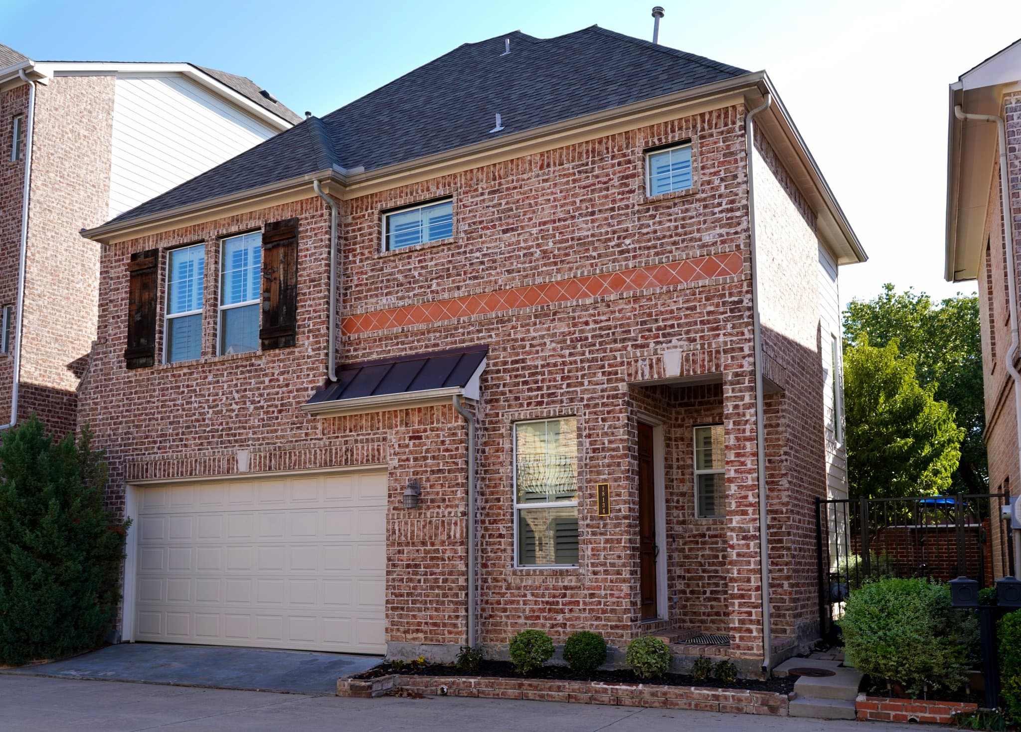 Dallas Townhome: 18134 Frankford Lakes Circle