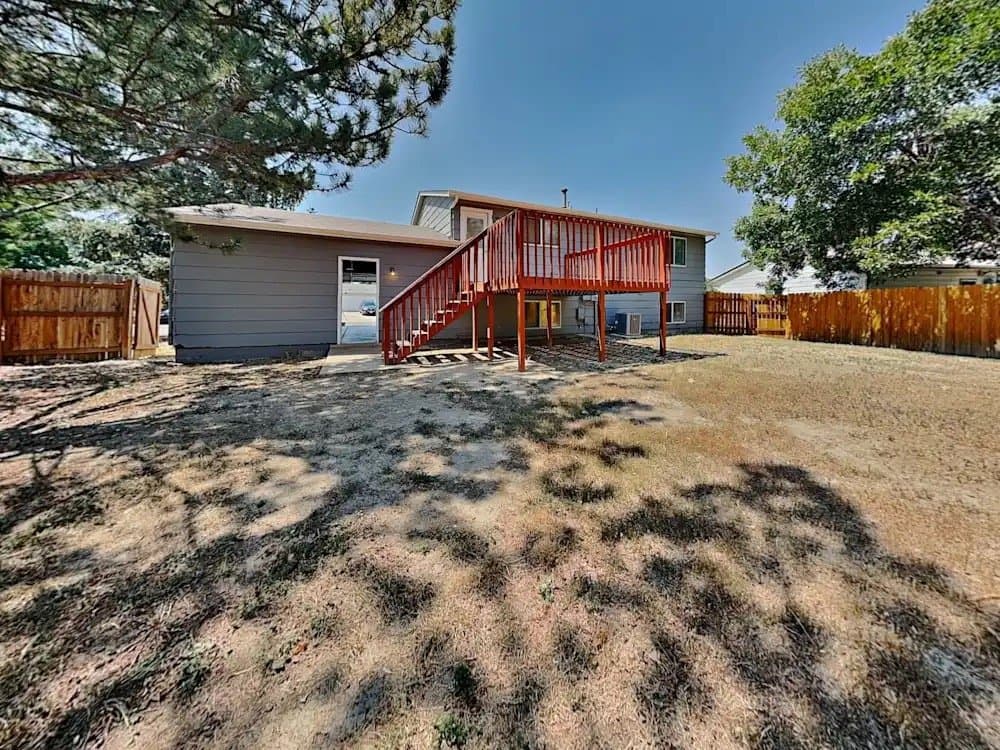 thornton House: 11768 Albion st