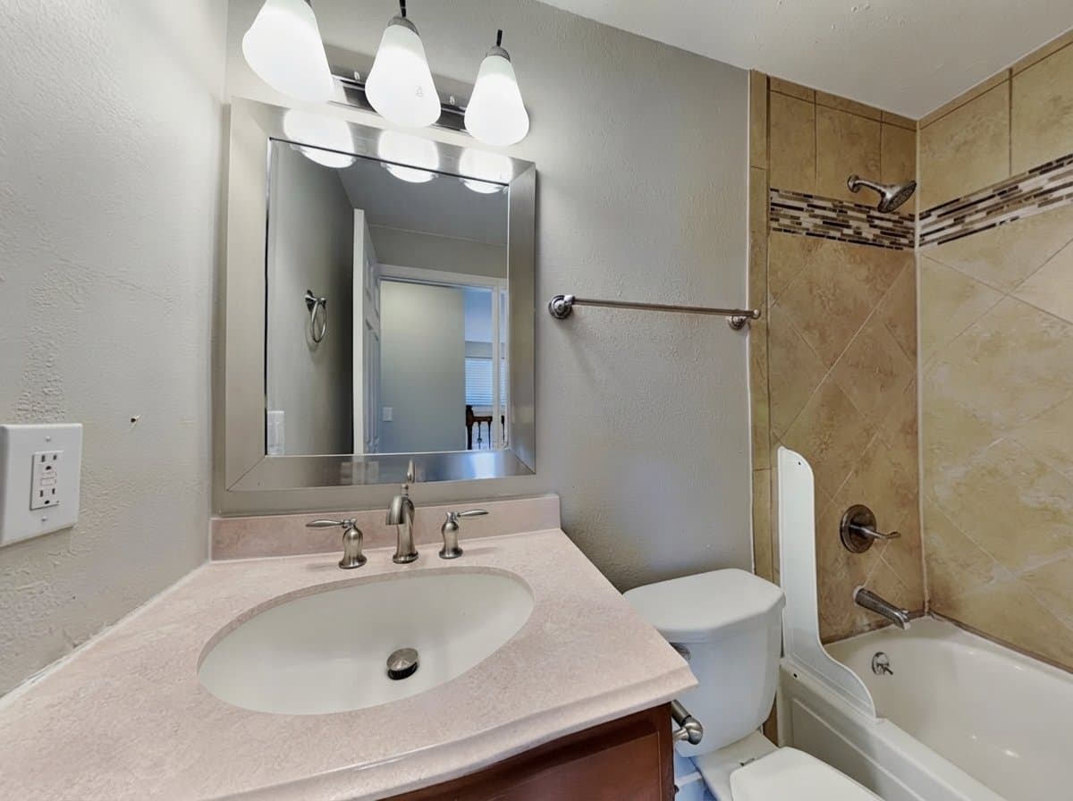 thornton House: 11768 Albion st