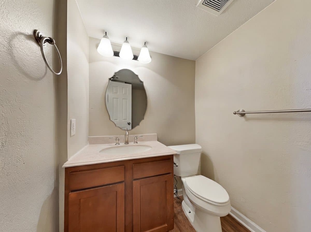 thornton House: 11768 Albion st