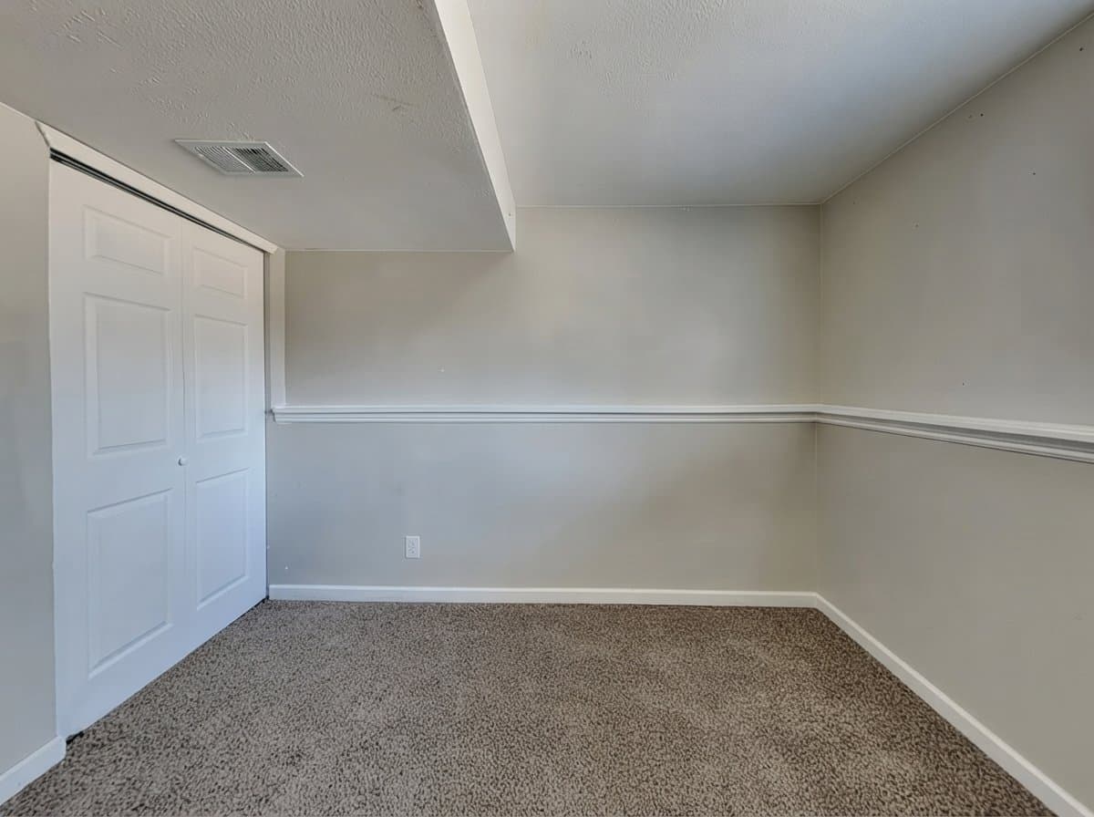 thornton House: 11768 Albion st