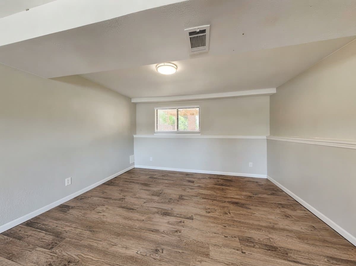 thornton House: 11768 Albion st