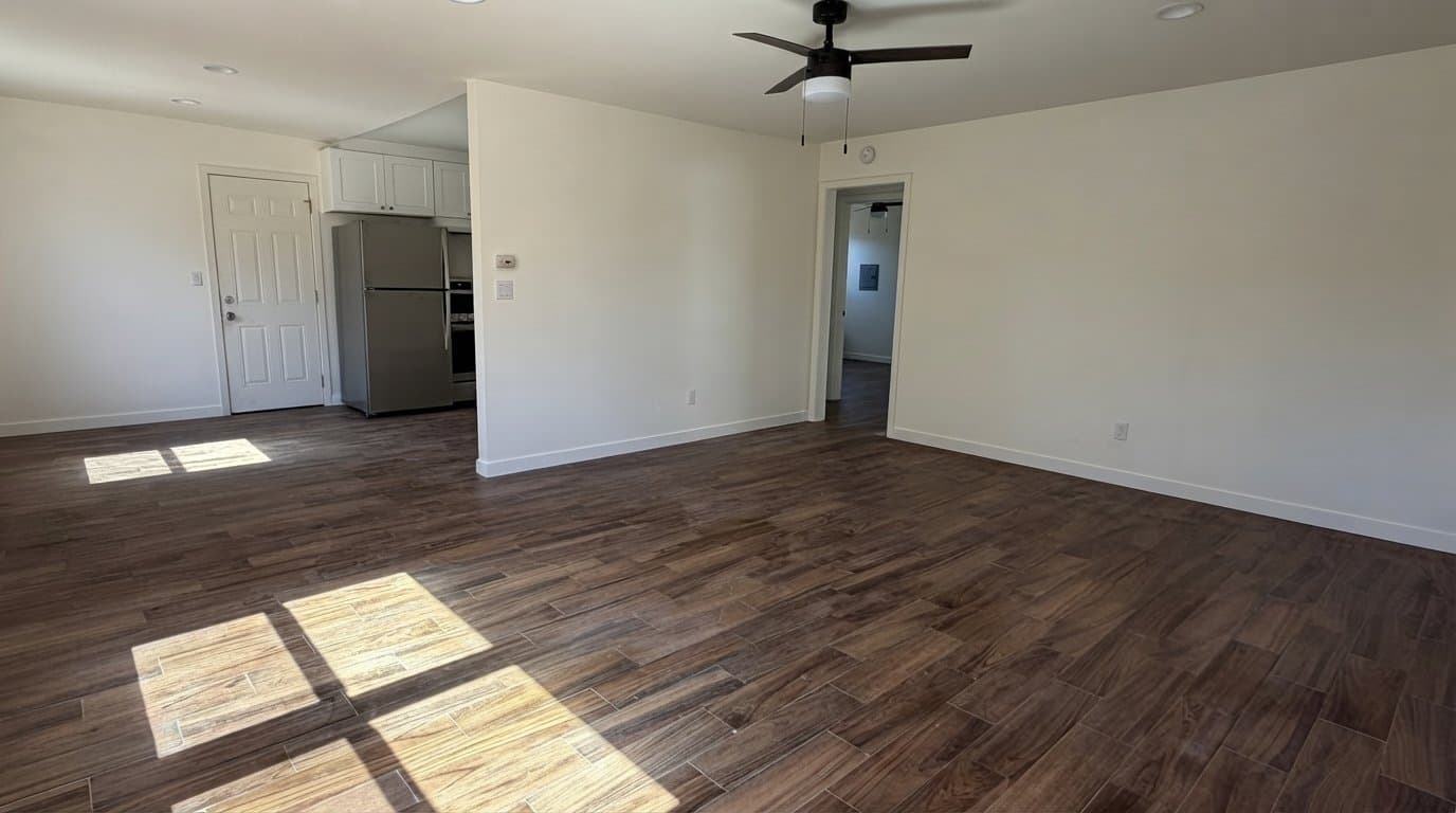 Long Beach Apartment: 1715 Cherry Ave