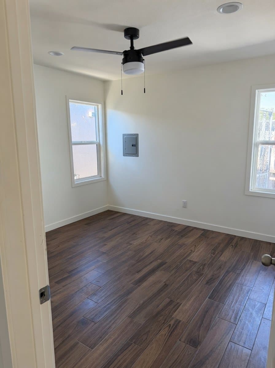 Long Beach Apartment: 1715 Cherry Ave