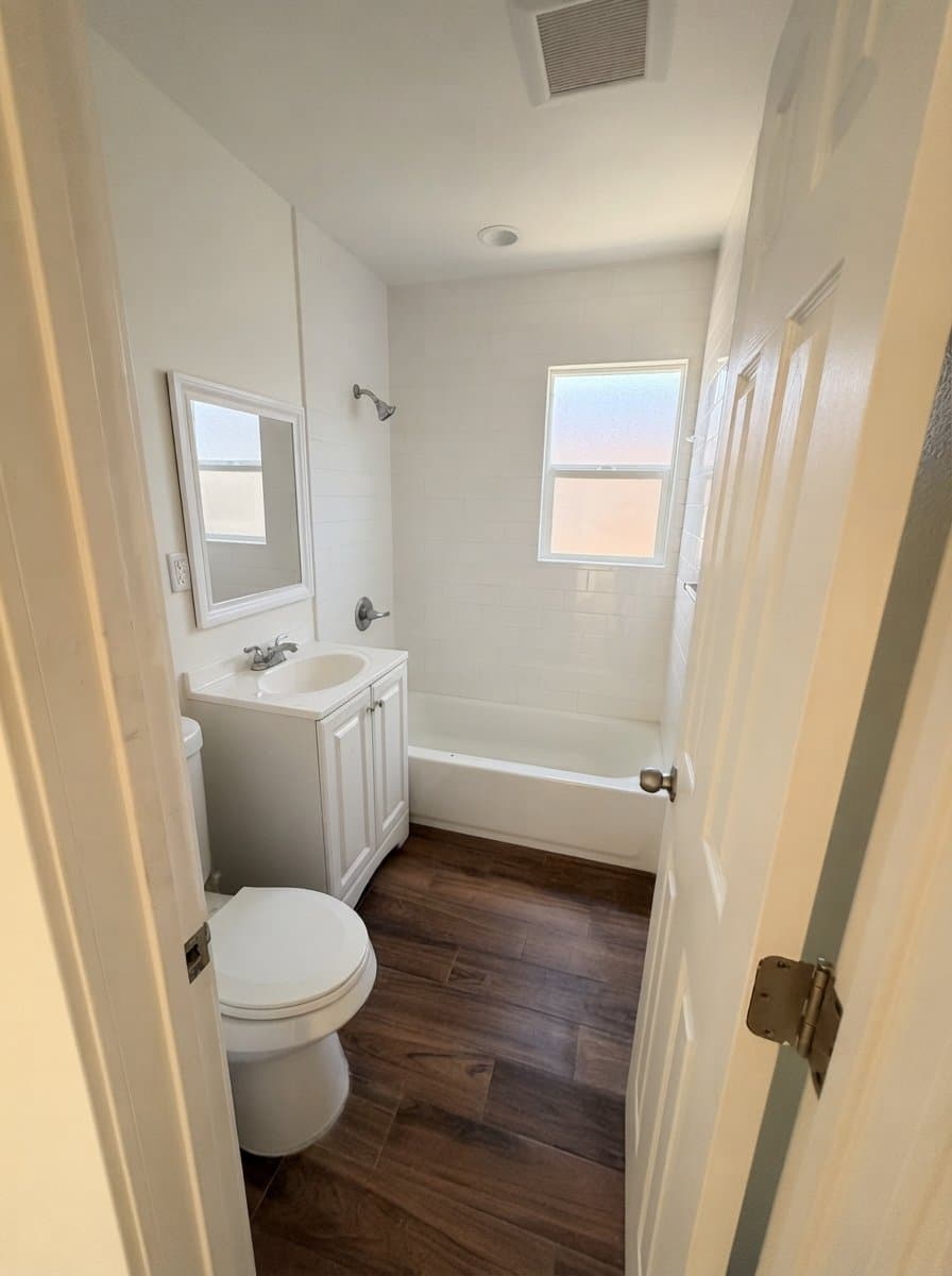 Long Beach Apartment: 1715 Cherry Ave