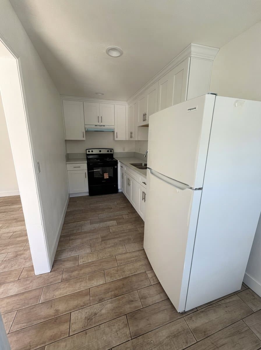 Long Beach Apartment: 1715 Cherry Ave