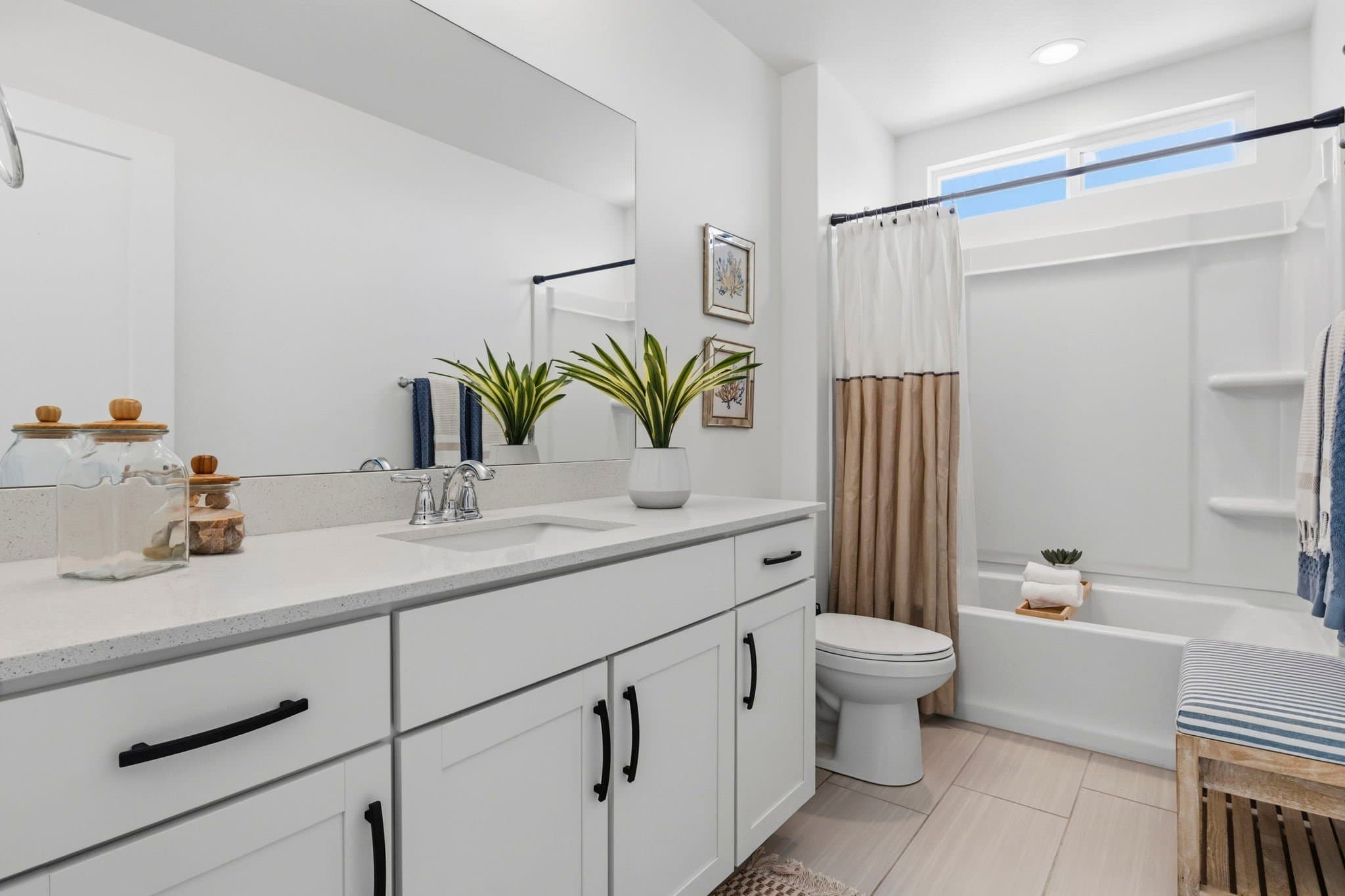 Mapleton House: 301 S Thomas Cir