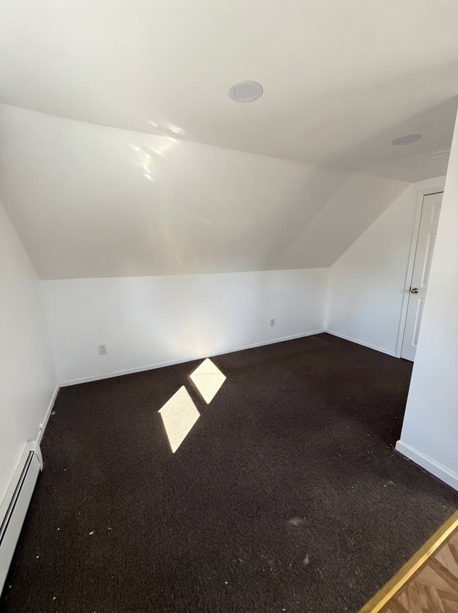 Levittown House: 27 Mallard Rd