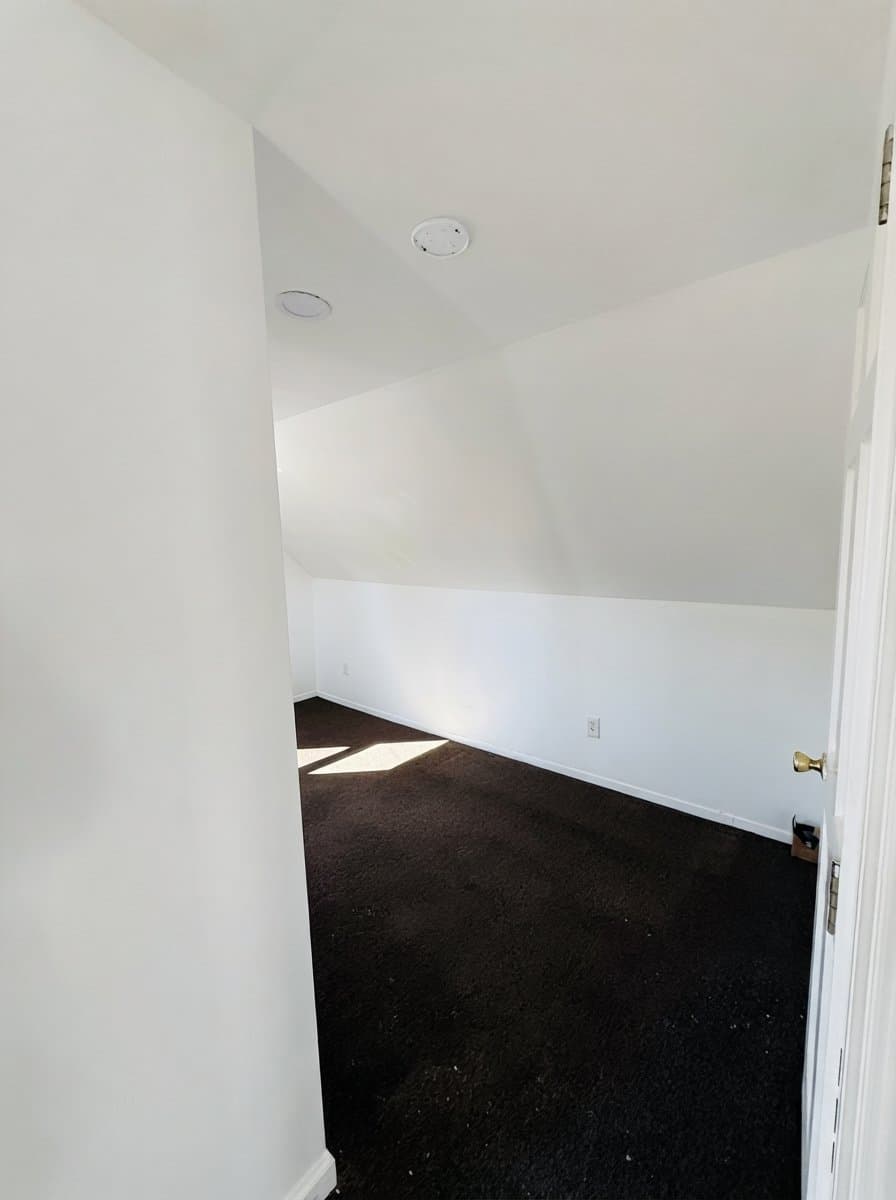 Levittown House: 27 Mallard Rd