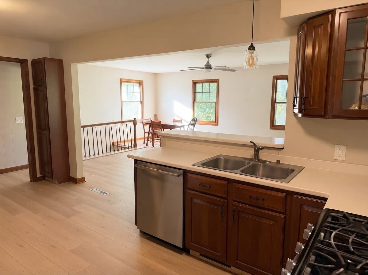 Stoughton House: 618 Clyde St