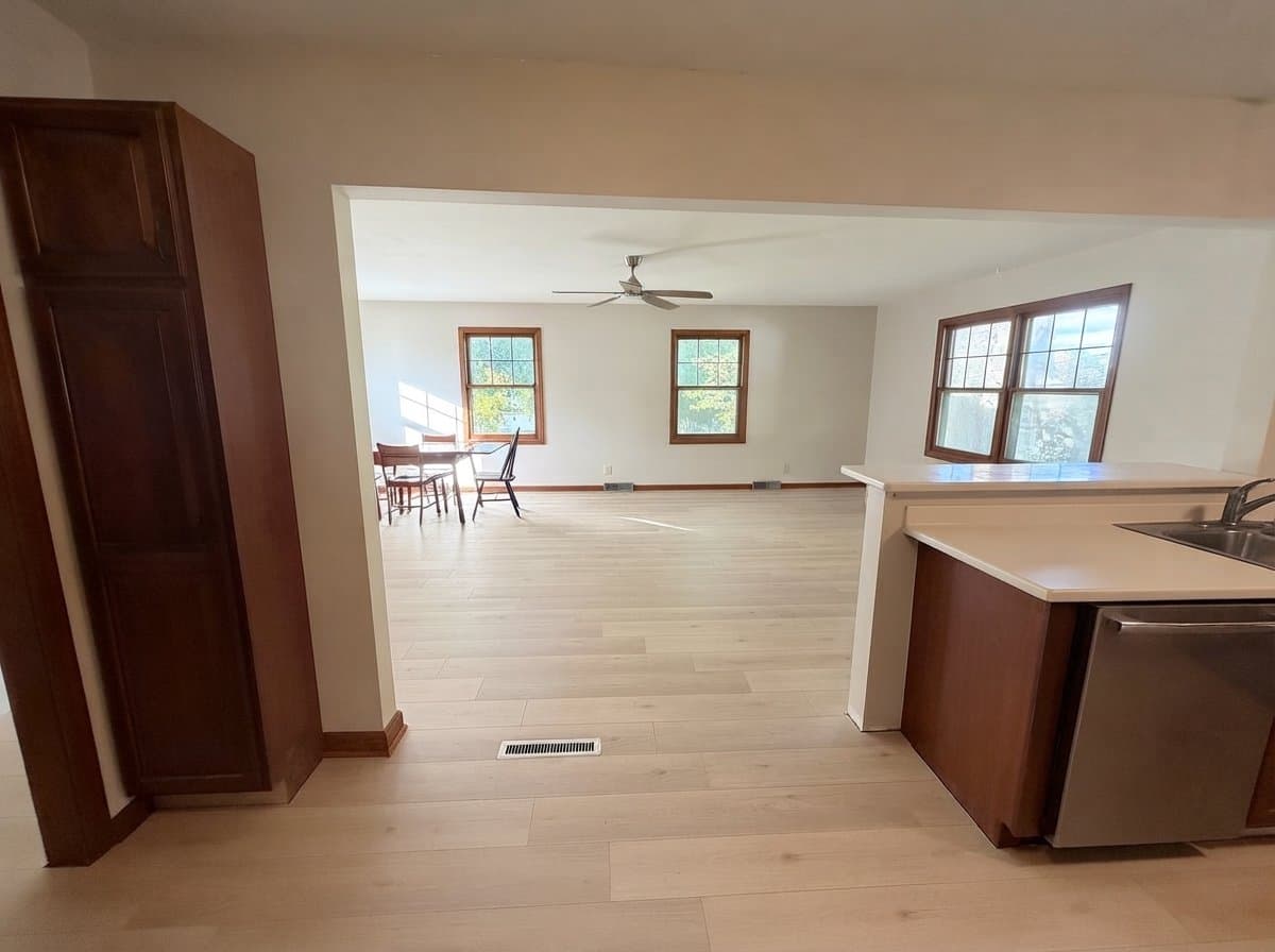 Stoughton House: 618 Clyde St