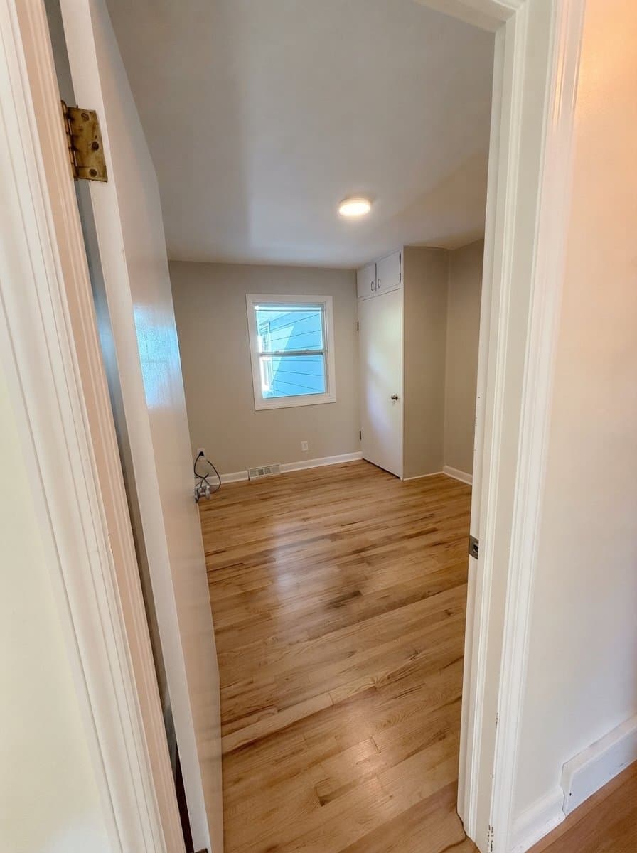 Stoughton House: 618 Clyde St