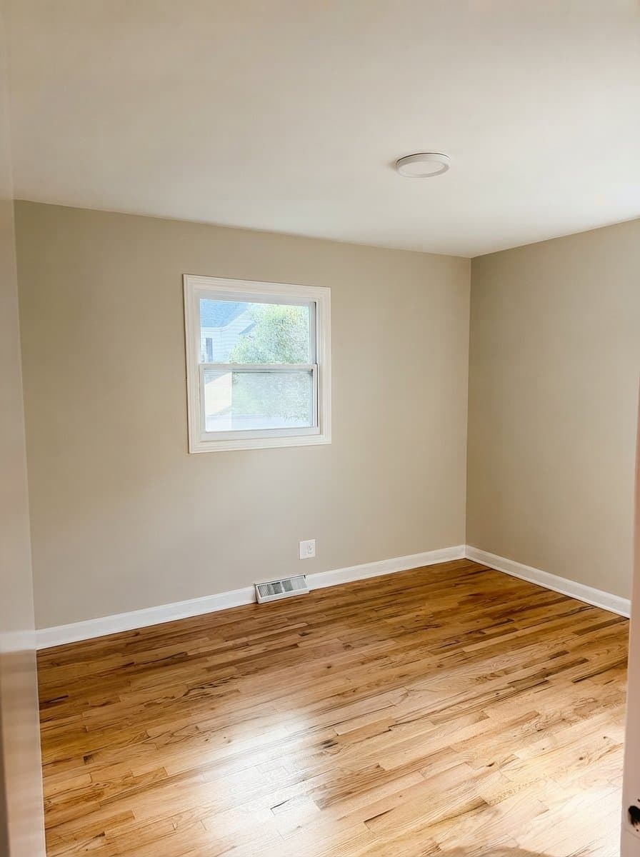 Stoughton House: 618 Clyde St