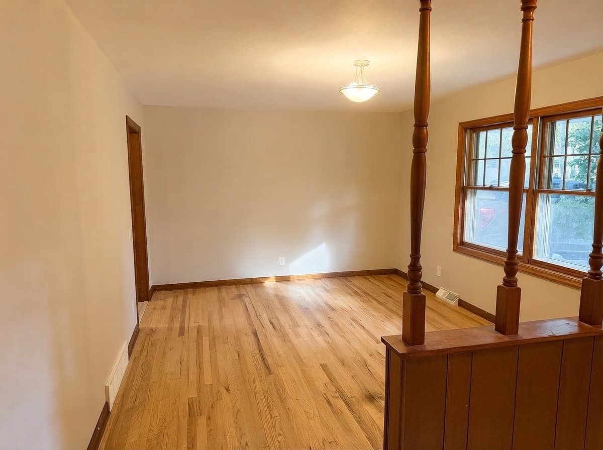 Stoughton House: 618 Clyde St