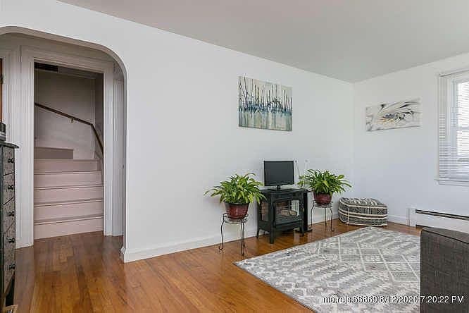 Portland House: 133 E Commonwealth Dr