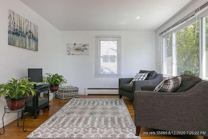 Portland House: 133 E Commonwealth Dr