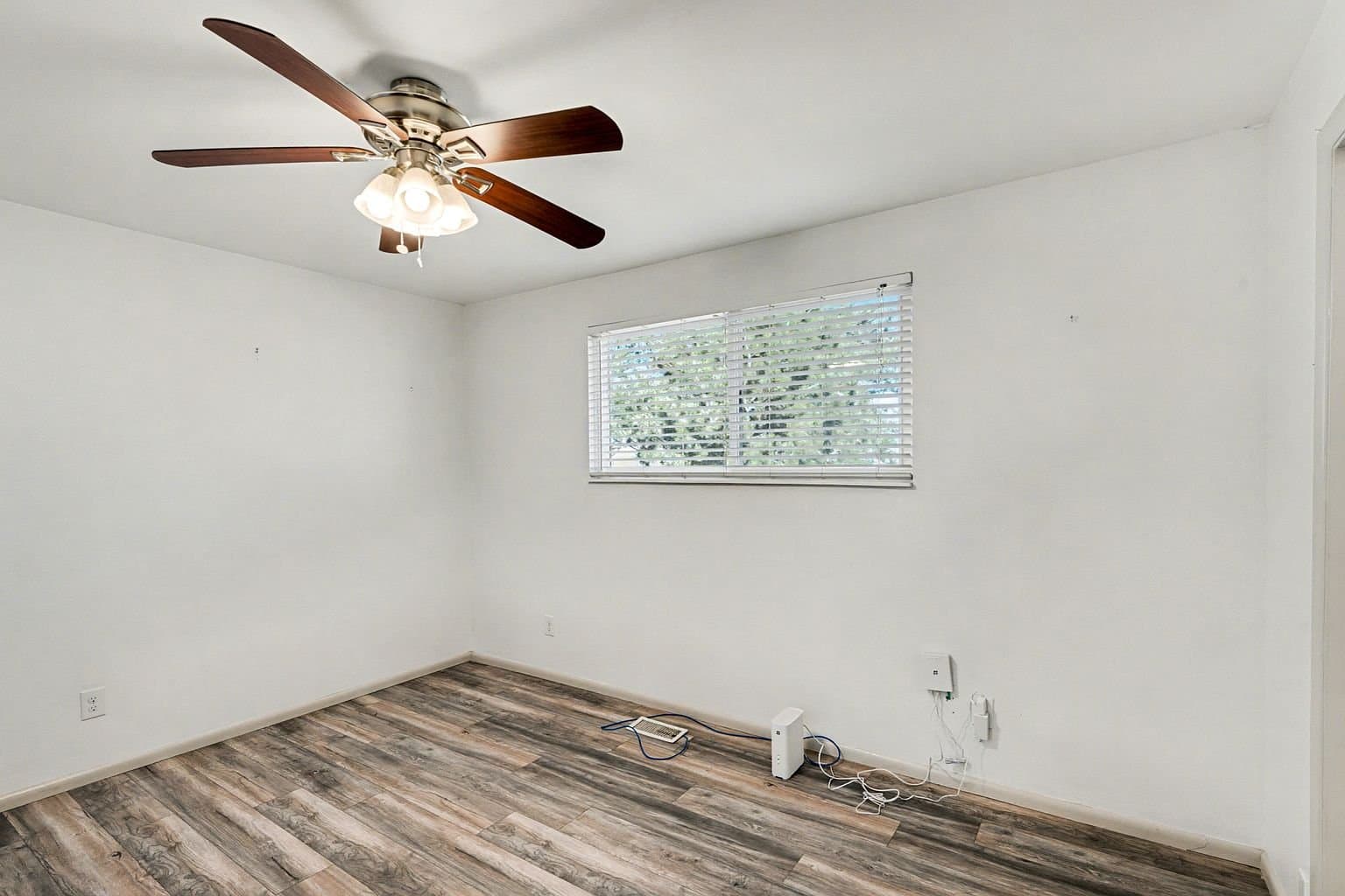 Sandy House: 1459 E Madrid Way