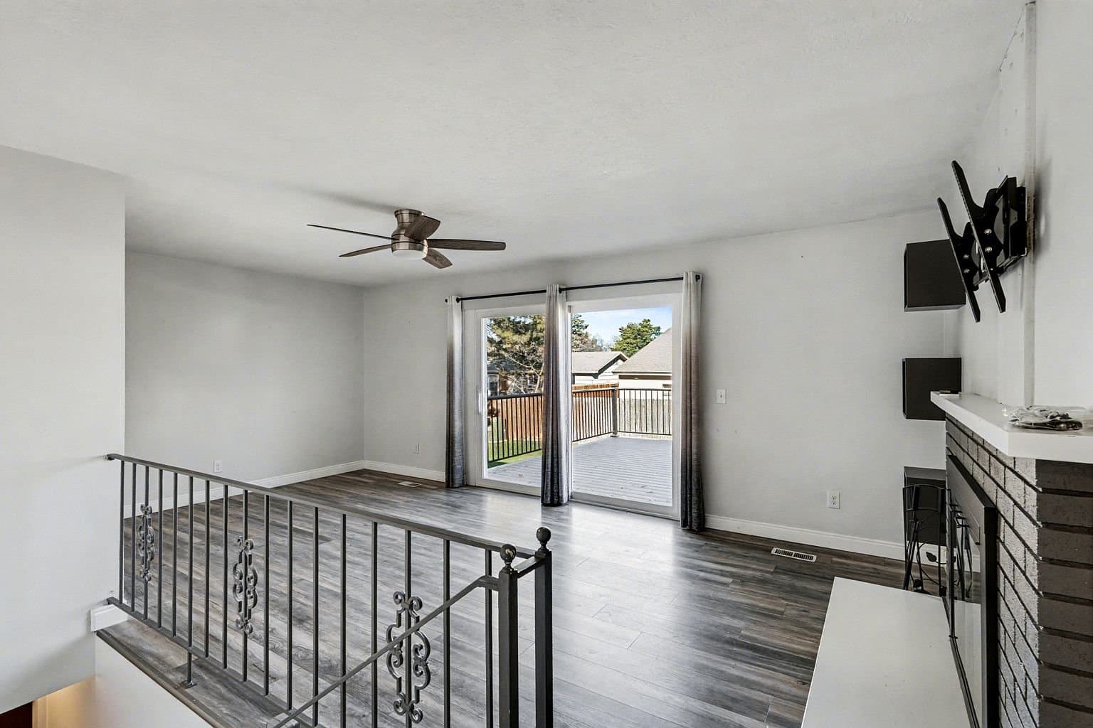 Sandy House: 1459 E Madrid Way