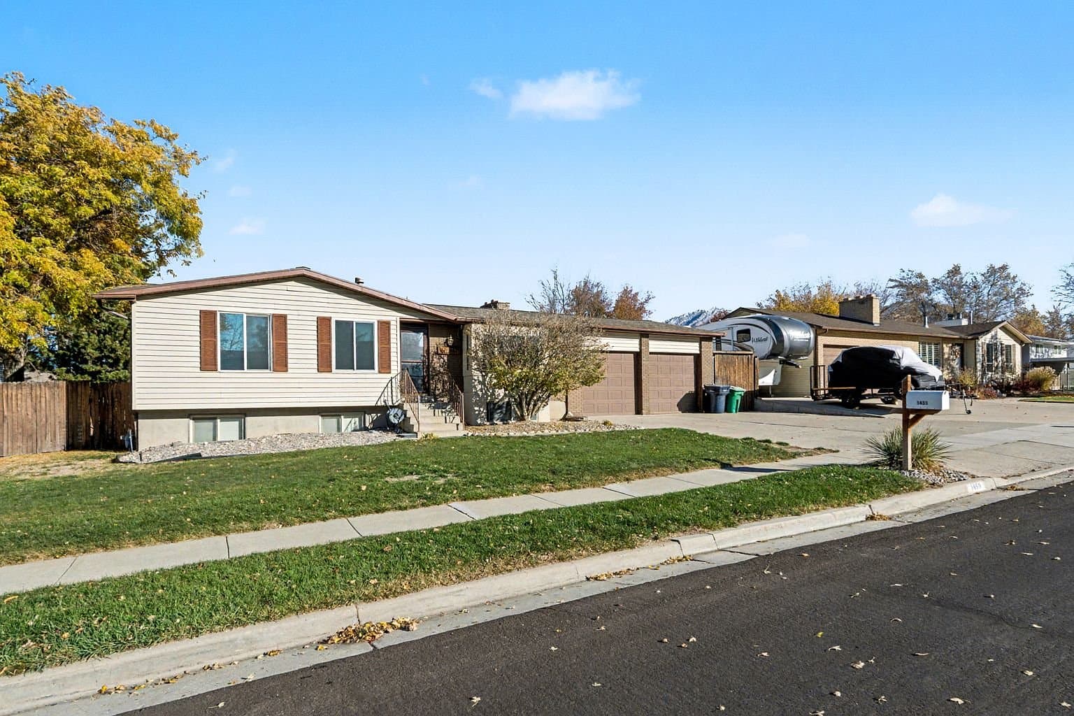 Sandy House: 1459 E Madrid Way