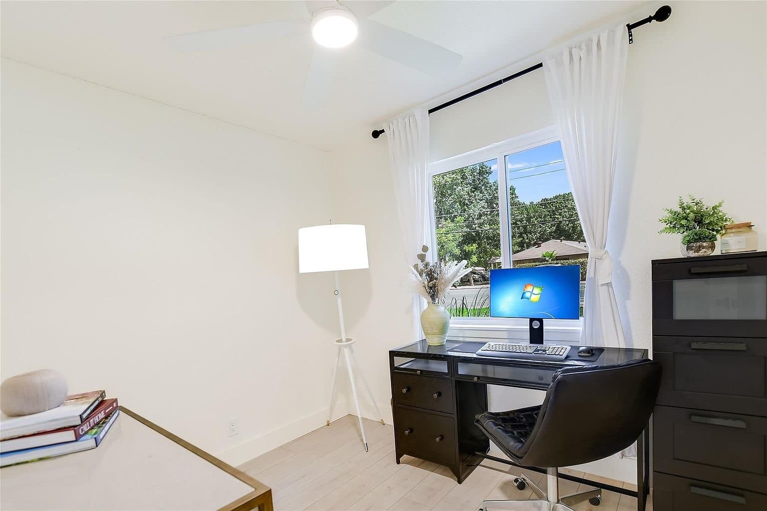 Austin House: 805 Eberhart Ln
