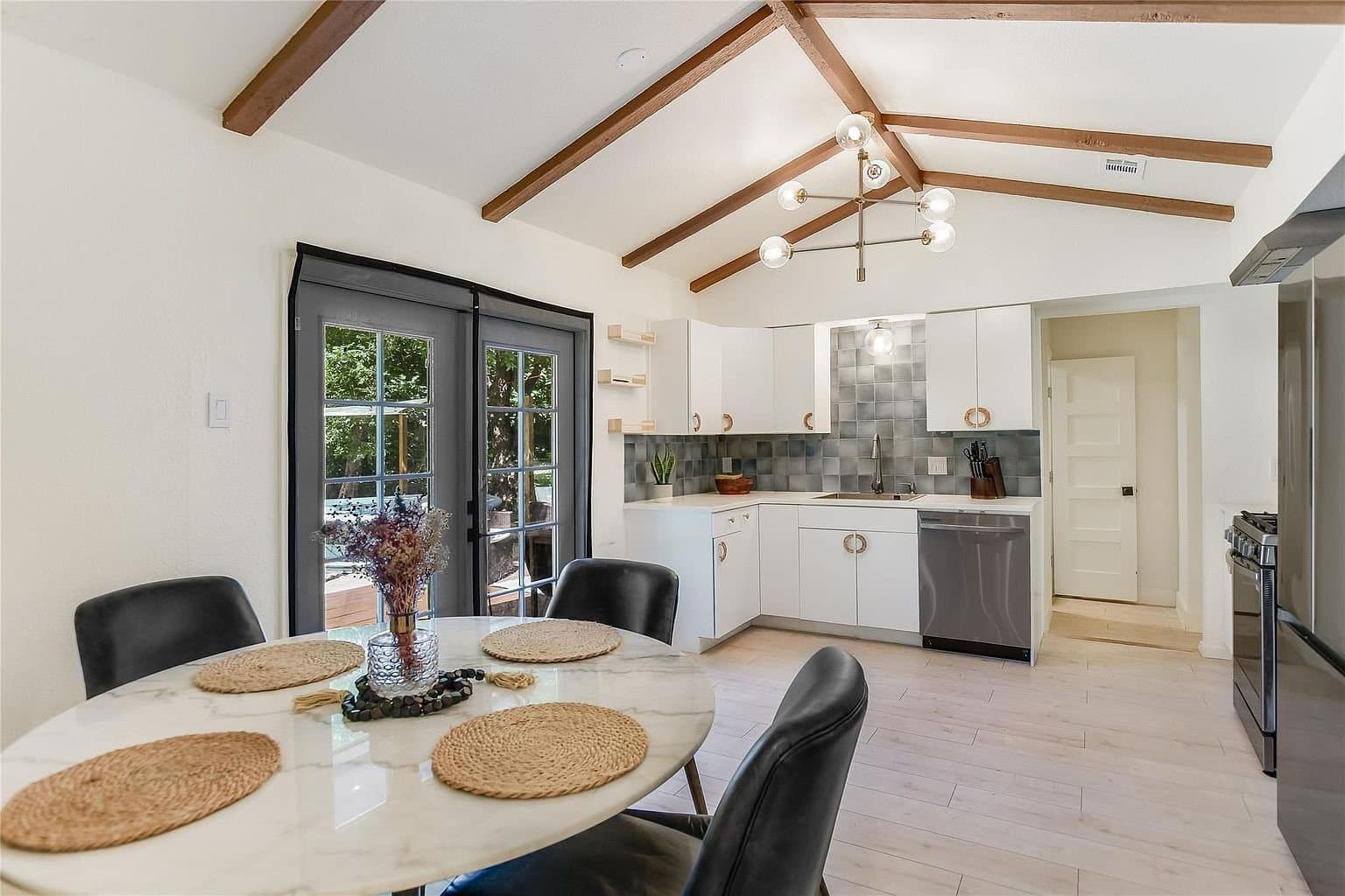 Austin House: 805 Eberhart Ln