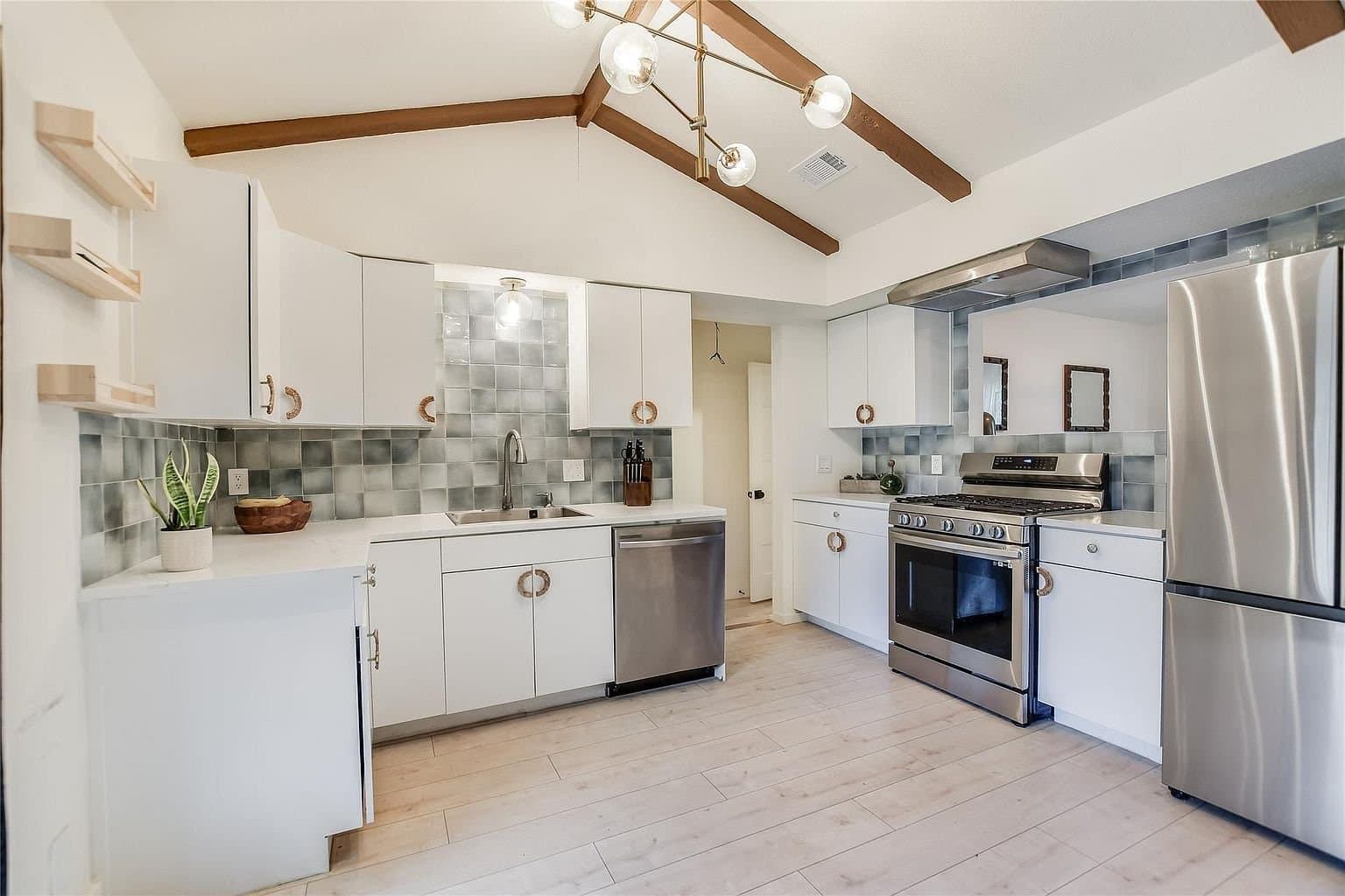 Austin House: 805 Eberhart Ln