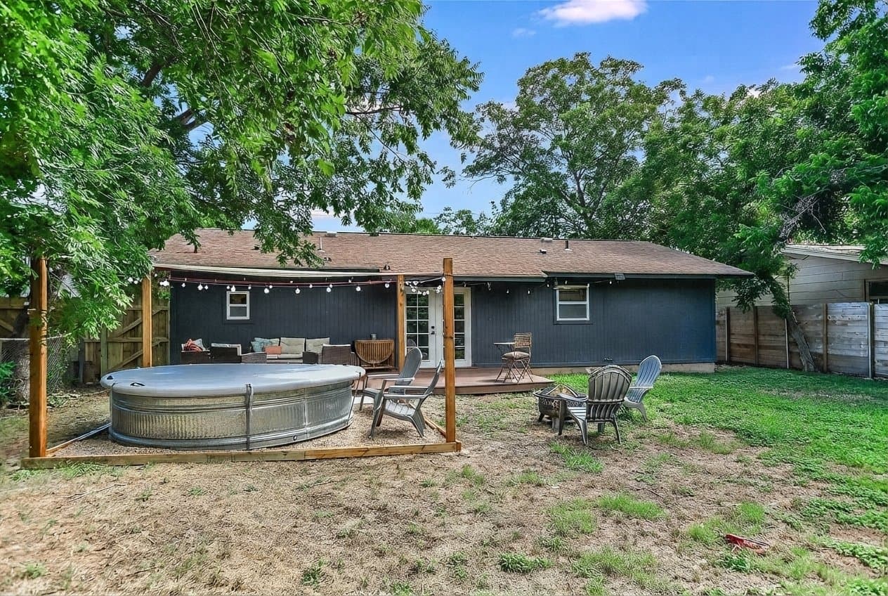 Austin House: 805 Eberhart Ln