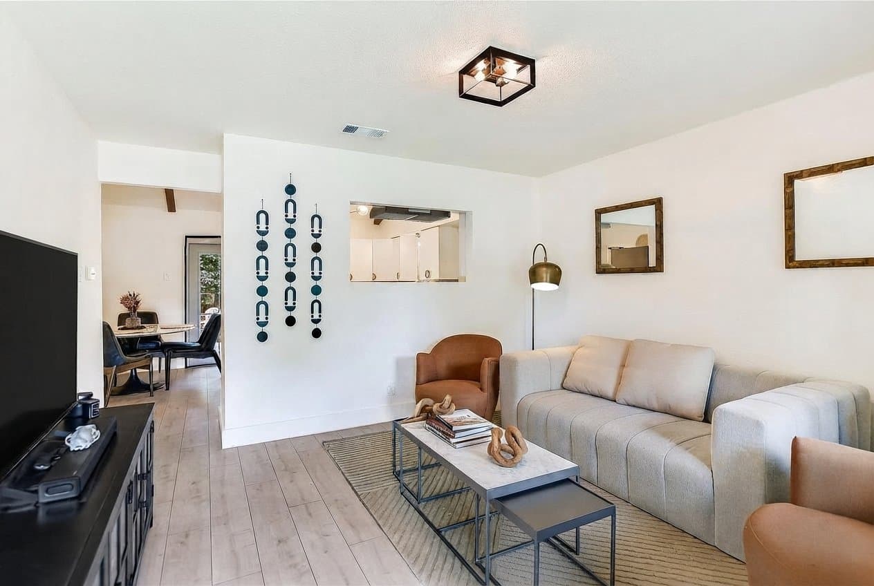 Austin House: 805 Eberhart Ln