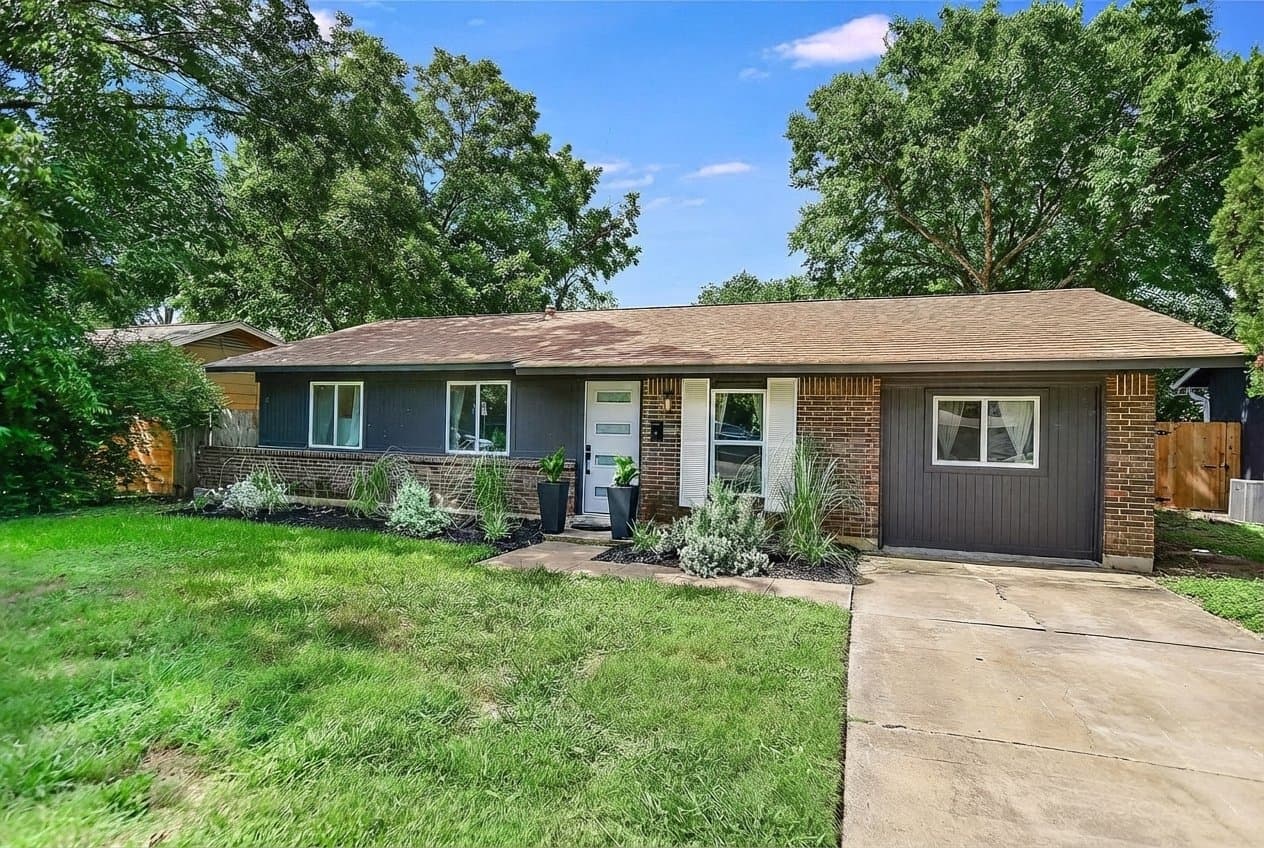 Austin House: 805 Eberhart Ln