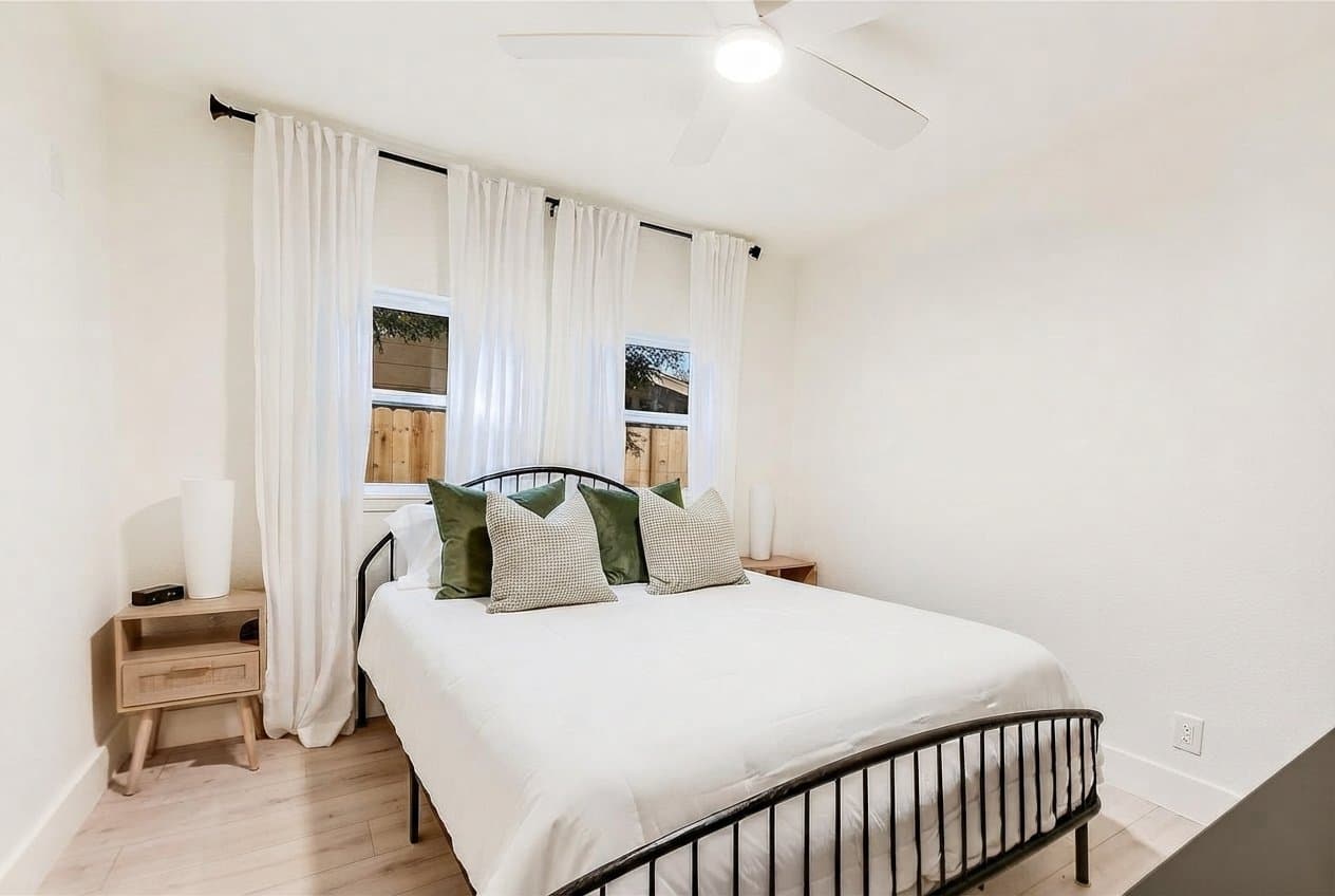 Austin House: 805 Eberhart Ln