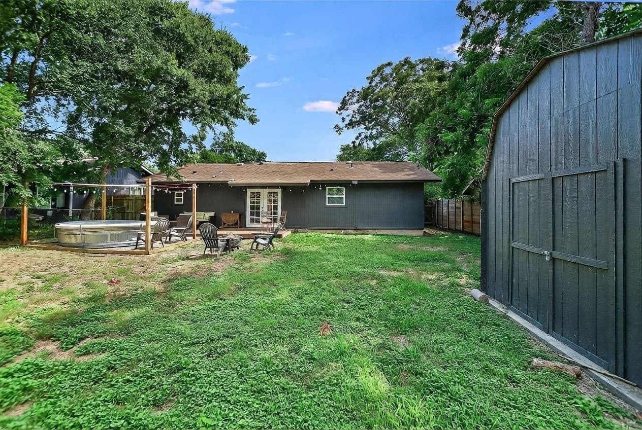 Austin House: 805 Eberhart Ln