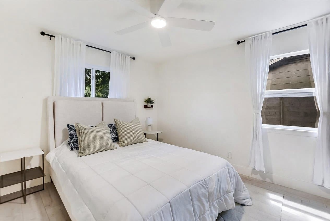 Austin House: 805 Eberhart Ln