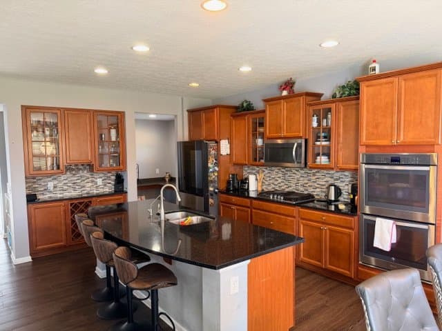 Fishers House: 15854 Oakhurst Ln