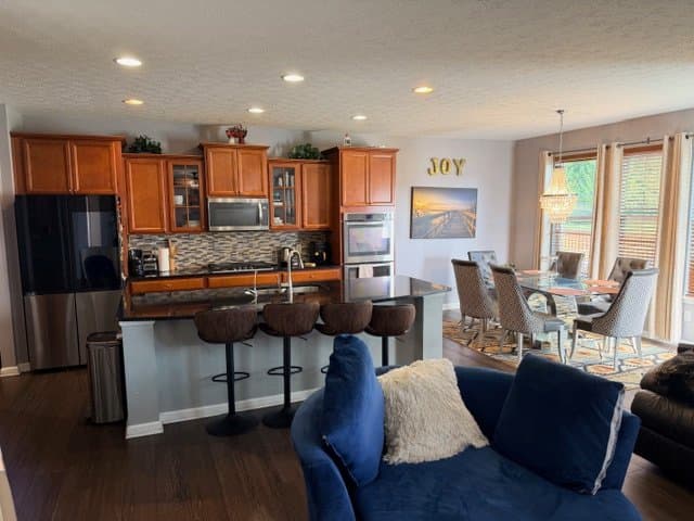 Fishers House: 15854 Oakhurst Ln