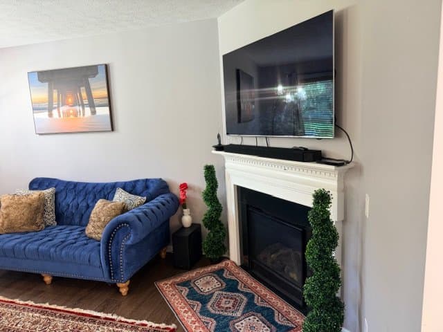 Fishers House: 15854 Oakhurst Ln