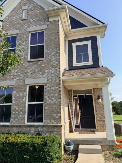 Fishers House: 15854 Oakhurst Ln