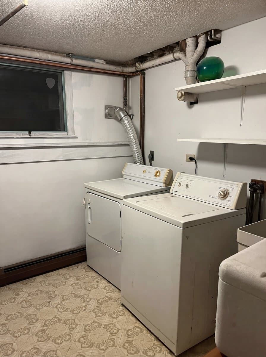 Falmouth Apartment: 35 Hillcrest Dr