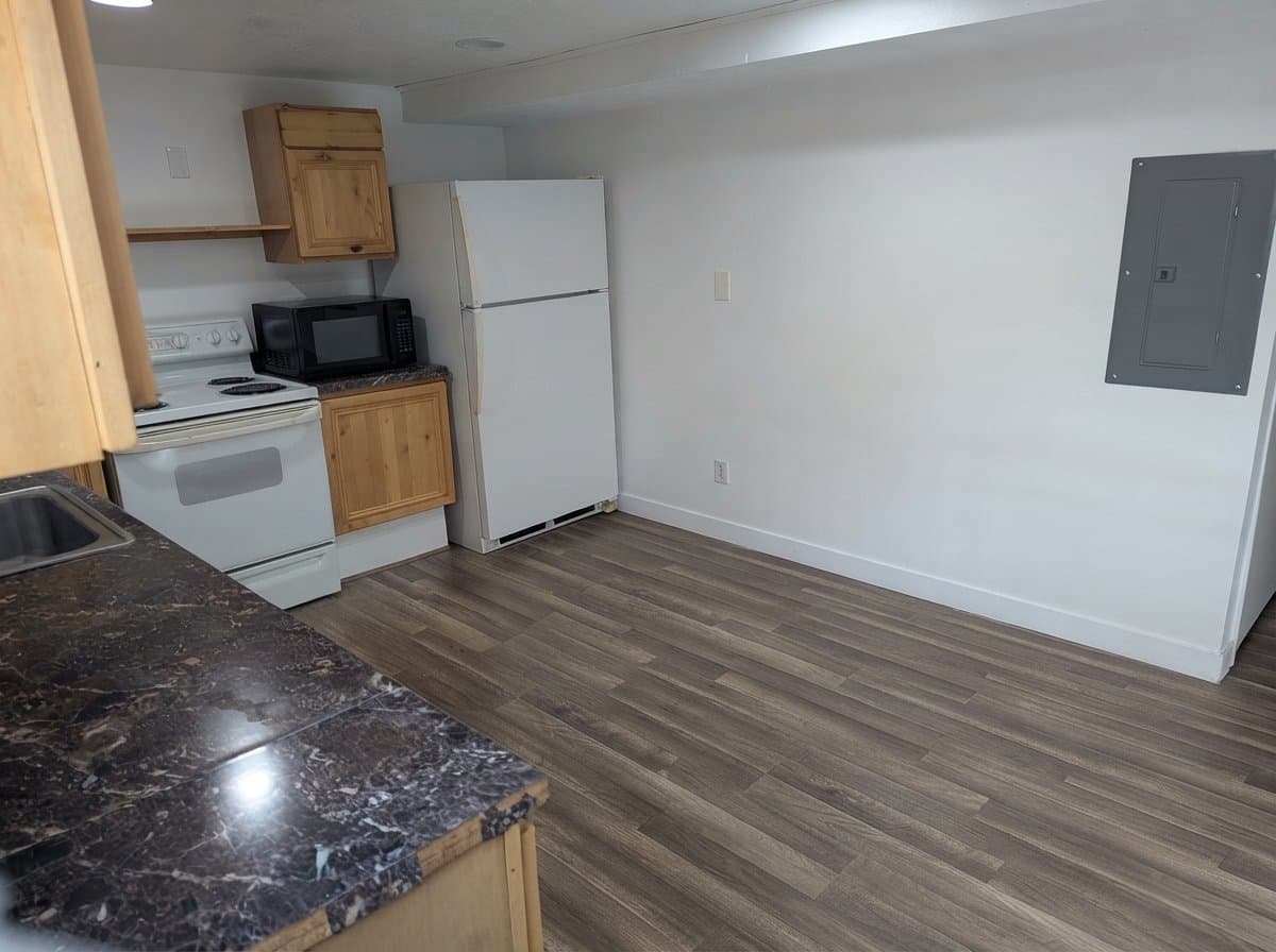 Santaquin House: 174 E Main St